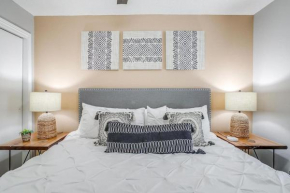 King Bed WiFi Washer Dryer 4K TVs Pets Allowed